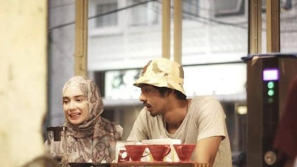 Begini Manisnya Putri Anne dan Arya Saloka Saling Suap Makanan