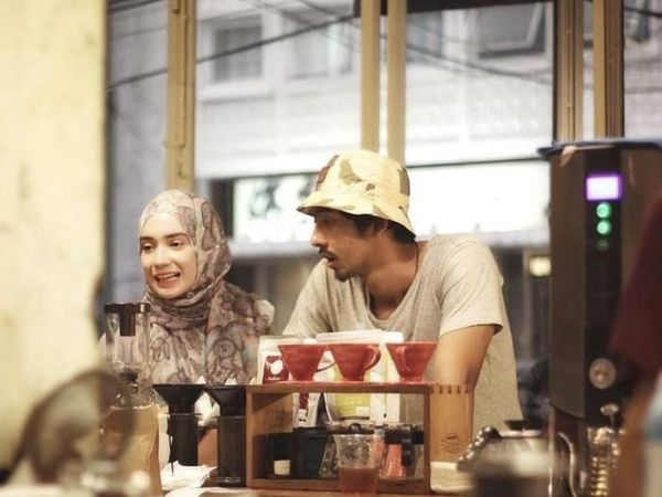 Begini Manisnya Putri Anne dan Arya Saloka Saling Suap Makanan