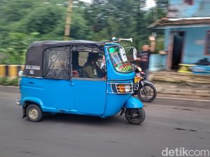 Cara Mudik Antimainstream di Jabar: Naik Bajaj-Kasih Makan Kucing