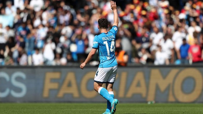 NAPLES, ITALY - APRIL 30: Dries Mertens of SSC Napoli celebrates after scoring the 4-0 goal during the Serie A match between SSC Napoli and US Sassuolo at Stadio Diego Armando Maradona on April 30, 2022 in Naples, Italy. (Photo by Francesco Pecoraro/Getty Images)