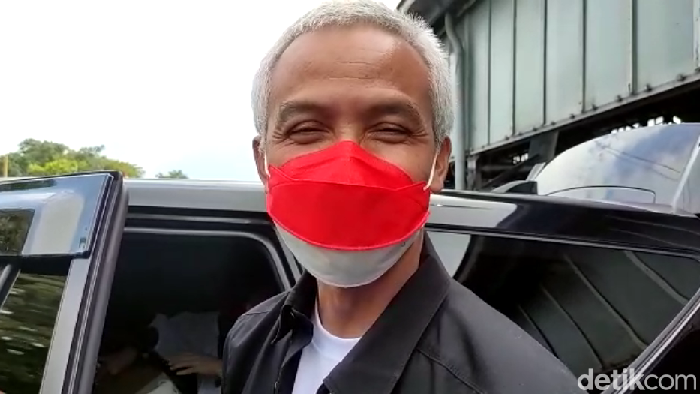 Gubernur Jateng, Ganjar Pranowo, saat mengajak pembaca detikJateng kirimkan cerita mudik Lebaran ke detikJateng. Gubernur Jateng, Ganjar Pranowo, saat mengajak pembaca detikJateng kirimkan cerita mudik Lebaran ke detikJateng, April 2022