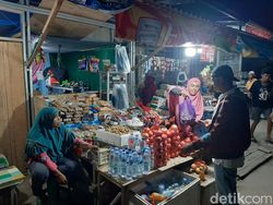 Senangnya Pedagang di Pelabuhan Kendari Dagangan Laris Manis Diserbu Pemudik