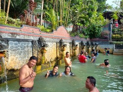 Hot Spring Banjar-Berendam Sambil Berburu Spot Foto Instagramable
