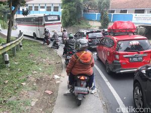 Jalur Selatan Padat, Nagreg-Limbangan Bisa 3 Jam Jalur Selatan Padat, Nagreg-Limbangan Bisa 3 Jam