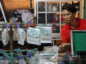 Produksi Kantong Zakat Fitrah, Pasutri di Jombang Raup Puluhan Juta Rupiah