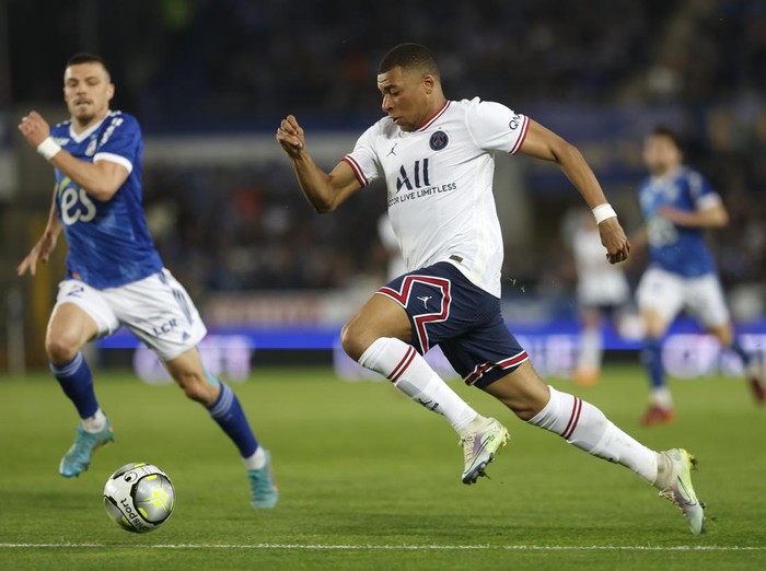 PSGs Kylian Mbappe in action during the French League One soccer match between Strasbourg and Paris Saint-Germain at Stade de la Meinau stadium in Strasbourg, eastern France, Friday, April 29, 2022. (AP Photo/Jean-Francois Badias)