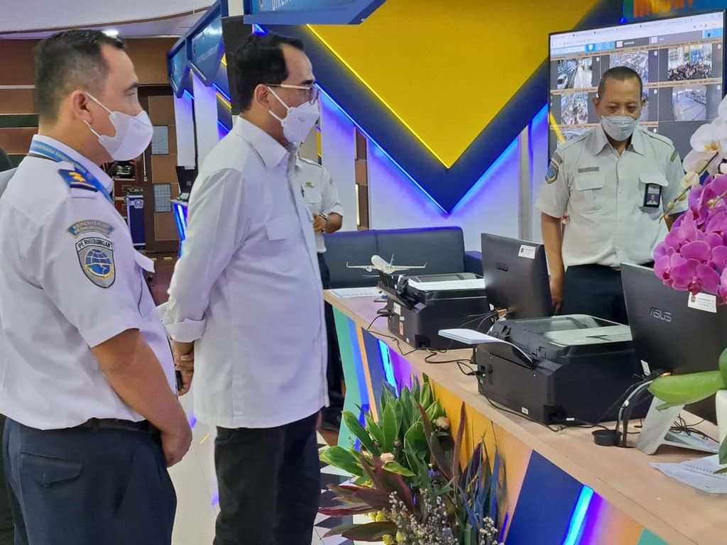 Menhub: Kepadatan di Merak Terurai, Jalur Darat Juga Terpantau Lancar Menhub: Kepadatan di Merak Terurai, Jalur Darat Juga Terpantau Lancar