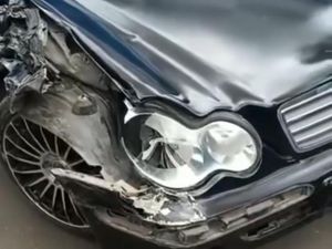 Komplotan Maling Rumah Kosong Naik Mercy di Jakut Sempat Tabrak Ojol Komplotan Maling Rumah Kosong Naik Mercy di Jakut Sempat Tabrak Ojol