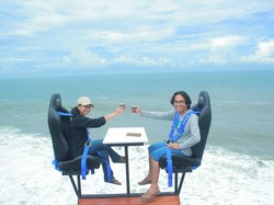 Usai Ngopi In The Sky, Teras Kaca Gunungkidul Kini Buka Ngopi On The Sea