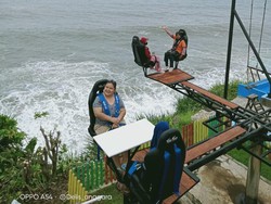 Traveler, Mampir Gunungkidul Bisa Ngopi-ngopi di Atas Laut Nih
