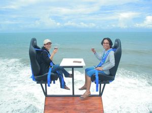 Buat yang Berani Aja, Ngopi On The Sea Buat yang Berani Aja, Ngopi On The Sea