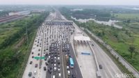 Pantauan Udara di Gerbang Tol Cikampek Utama Jelang Contra Flow