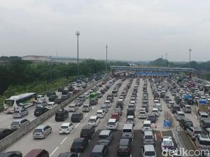 Ganjil Genap Tol Japek Berlaku Sore Ini, One Way hingga Km 442 GT Bawen Ganjil Genap Tol Japek Berlaku Sore Ini, One Way hingga Km 442 GT Bawen