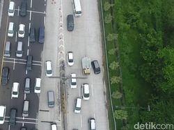 Penampakan Padatnya Tol Cikampek Jelang Lebaran