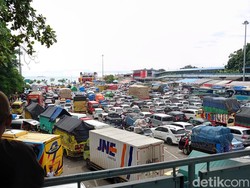 Kondisi Terkini Pelabuhan Merak: Antrean di Dermaga Didominasi Mobil Pribadi