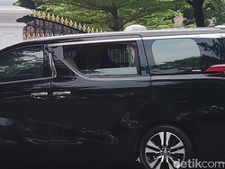 Snapshots: Momen Jokowi Tiba di Gedung Agung Jogja