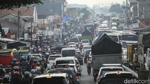 Puncak Arus Mudik, Jalan Cikampek Non Tol Macet Banget