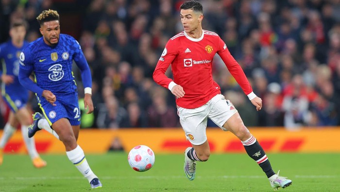 MANCHESTER, ENGLAND - APRIL 28: Cristiano Ronaldo of Manchester United runs with the ball from Reece James of Chelsea during the Premier League match between Manchester United and Chelsea at Old Trafford on April 28, 2022 in Manchester, England. (Photo by Alex Livesey/Getty Images)