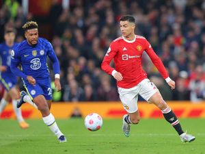 Bisik-bisik Reece James ke Ronaldo, Minta Jersey? Bisik-bisik Reece James ke Ronaldo, Minta Jersey?