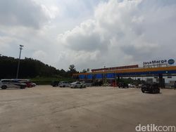 Arus Mudik di Gerbang Tol Kalikangkung Landai, One Way Tetap Disiapkan