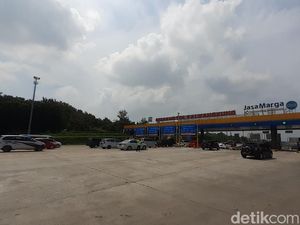Arus Mudik di Gerbang Tol Kalikangkung Landai, One Way Tetap Disiapkan