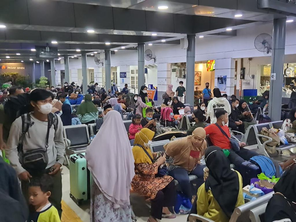 Antisipasi PT KAI Hadapi Arus Balik Lebaran di Stasiun Pasar Senen