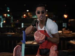 Baru dari Salt Bae! Tomahawk Steak Rp 3,6 Juta Ini Bisa Dikirim ke Rumah