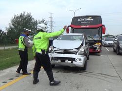 Tabrakan Beruntun 3 Kendaraan di Tol Cipali, Lalu Lintas Tersendat!