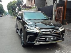 Crazy Rich Grobogan Mudik Bawa 3 Mobil Mewah Usai Perbaiki Jalan