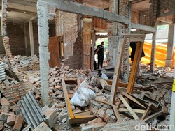 Polda Jatim Olah TKP Ledakan Petasan Lukai 5 Orang hingga Hancurkan Rumah