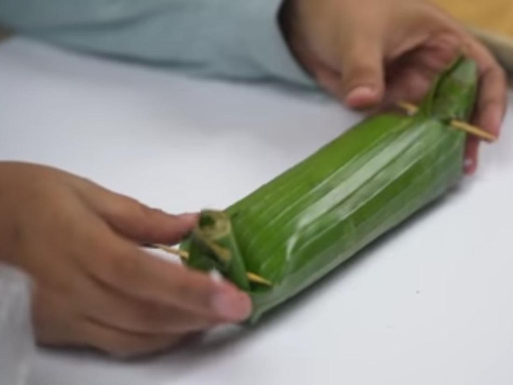 Direbus 12 Menit, YouTuber Ini Bagikan Tips Bikin Lontong Praktis dan Irit Gas Direbus 12 Menit, YouTuber Ini Bagikan Tips Bikin Lontong Praktis dan Irit Gas
