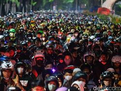 Potret Lautan Pemotor Saat Puncak Arus Mudik di Merak