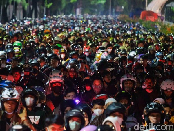 Potret Lautan Pemotor Saat Puncak Arus Mudik di Merak