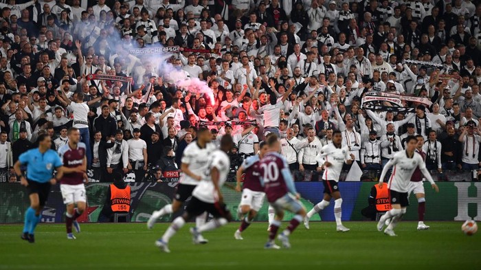 LONDON, ENGLAND - APRIL 28: Eintracht Frankfurt fans during the UEFA Europa League Semi Final Leg One match between West Ham United and Eintracht Frankfurt at Olympic Stadium on April 28, 2022 in London, England. (Photo by Justin Setterfield/Getty Images)