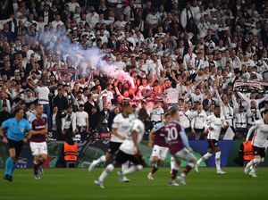 West Ham United Kejar Suporter yang Pukul Jurnalis