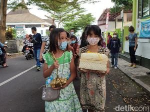 Aksi Anak Gereja Ciamis Bagikan Hidangan Spesial Lebaran