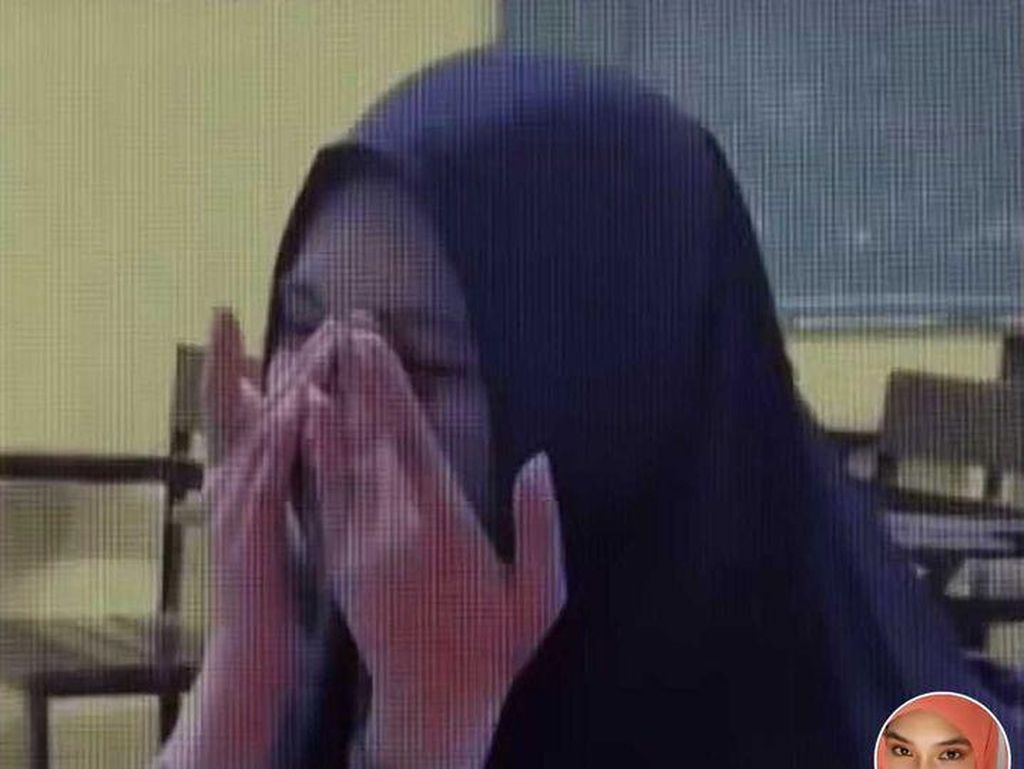 Viral Remaja Jadi Mualaf Usai Pelajari Islam, Nangis Pertama Kali Pakai Hijab