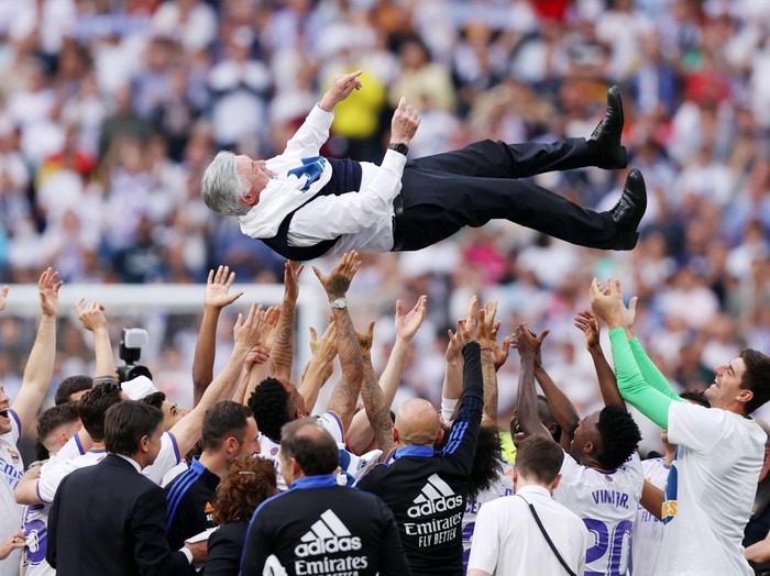 MADRID, SPAIN - APRIL 30: Carlo Ancelotti, Head Coach of Real Madrid is hoisted by his players following their victory in the LaLiga Santander match between Real Madrid CF and RCD Espanyol for their 35th La Liga Championship title at Estadio Santiago Bernabeu on April 30, 2022 in Madrid, Spain. (Photo by Gonzalo Arroyo Moreno/Getty Images)