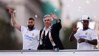 Setelah menangani Real Madrid untuk kedua kalinya pada musim ini, barulah Ancelotti berhasil menjadi juara Liga Spanyol. Ia menjadi pelatih pertama yang bisa menjadi juara di lima liga top Eropa. Foto: Getty Images/Gonzalo Arroyo Moreno