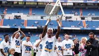 David Alaba merayakan juara dengan selebrasi khas: Mengangkat kursi! (Foto: Getty Images/Gonzalo Arroyo Moreno)