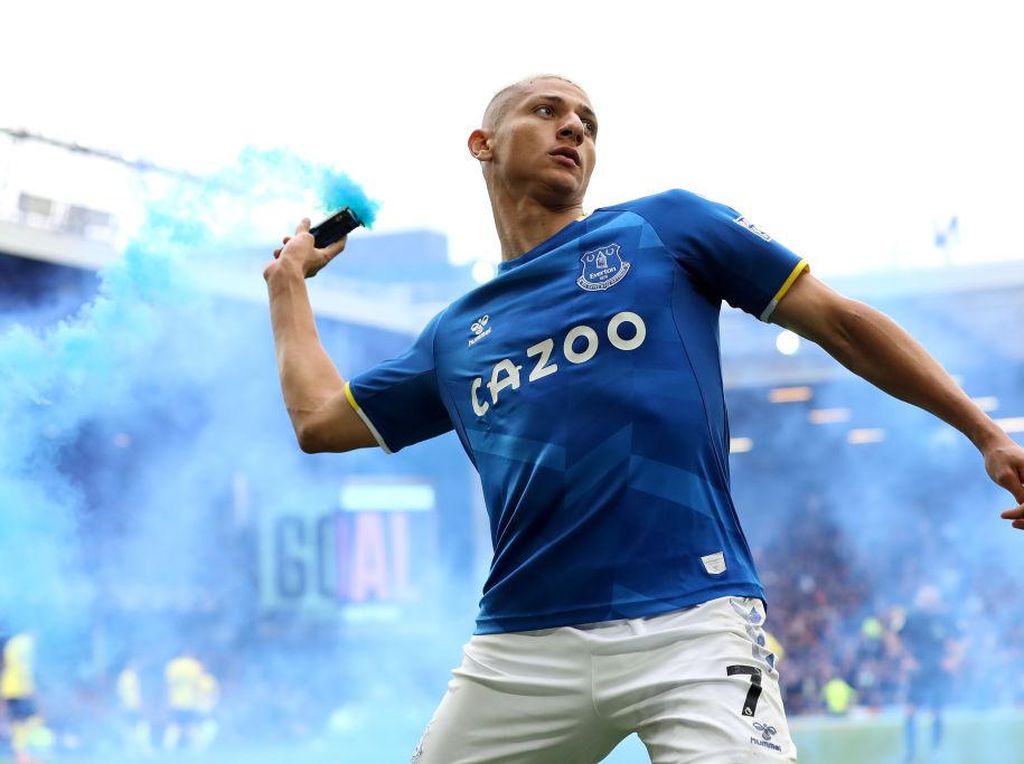 Richarlison Terancam Sanksi gegara Selebrasi Gol dengan Flare Richarlison Terancam Sanksi gegara Selebrasi Gol dengan Flare