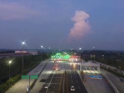 Jelang Malam, Tol Cikarang Utama Lengang