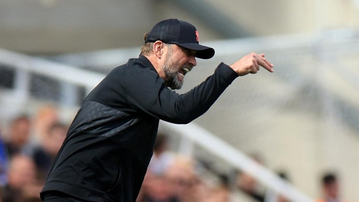 Soccer Football - Premier League - Newcastle United v Liverpool - St James Park, Newcastle, Britain - April 30, 2022 Liverpool manager Juergen Klopp reacts Action Images via Reuters/Lee Smith EDITORIAL USE ONLY. No use with unauthorized audio, video, data, fixture lists, club/league logos or live services. Online in-match use limited to 75 images, no video emulation. No use in betting, games or single club /league/player publications.  Please contact your account representative for further details.