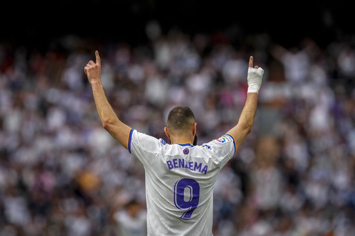 Real Madrids Karim Benzema celebrates the teams La Liga title after a Spanish La Liga soccer match between Real Madrid and Espanyol at the Santiago Bernabeu stadium in Madrid, Saturday, April 30, 2022. (AP Photo/Bernat Armangue)