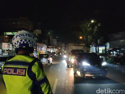 Pengalihan Arus di Nagreg, Pemudik Padati Jalur Perkotaan Garut