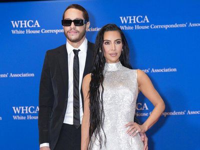 Melihat Lagi Kemesraan Kim Kardashian dan Pete Davidson