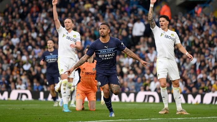 LEEDS, ENGLAND - APRIL 30: Gabriel Jesus of Manchester City celebrates after scoring their sides third goal during the Premier League match between Leeds United and Manchester City at Elland Road on April 30, 2022 in Leeds, England. (Photo by Michael Regan/Getty Images)