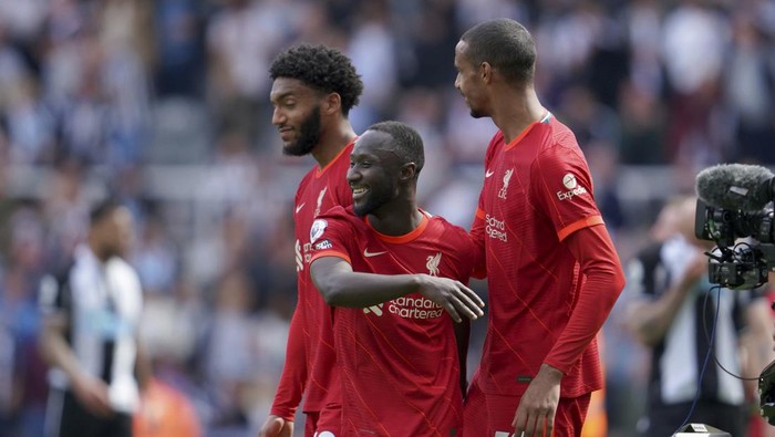 Liverpool goalscorer Naby Keita, center, celebrates at the end of the English Premier League soccer match between Newcastle United and Liverpool at St. James Park stadium in Newcastle, England, Saturday, April 30, 2022. (AP Photo/Jon Super)