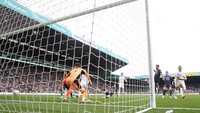 Skuad besutan Pep Guardiola itu mengawali dengan baik setelah unggul pada menit ke-13 lewat Rodri. Skor 1-0 bertahan sampai turun minum. Reuters/Carl Recine