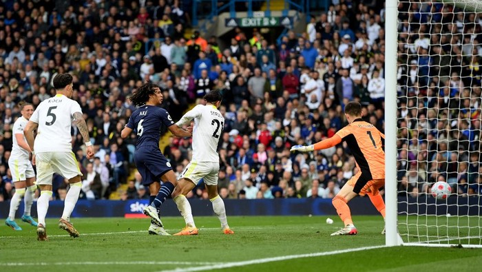 LEEDS, ENGLAND - APRIL 30: Nathan Ake of Manchester City scores their sides second goal during the Premier League match between Leeds United and Manchester City at Elland Road on April 30, 2022 in Leeds, England. (Photo by Michael Regan/Getty Images)